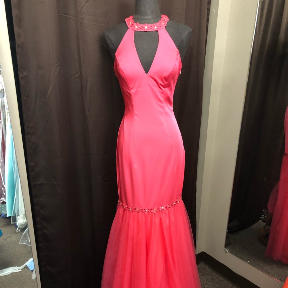 Just lowered price on all formal dresses Hot Pink Mermaid Formal Gown Size 4